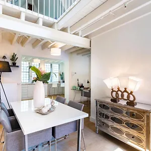 https://antwerp-old-town-triplex-apartment.hotelsghent.com
